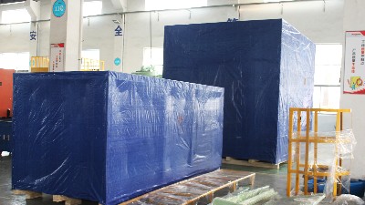 美國客戶訂購的2臺(tái)自動(dòng)噴膠機(jī)已發(fā)貨！