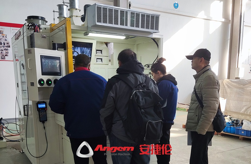 鏈條式噴膠機1