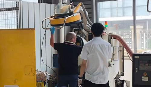 客戶打樣！浙江客戶密封件滾噴機打樣試噴