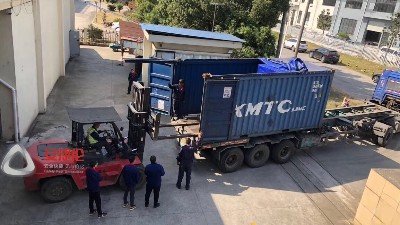 馬來西亞客戶訂購的自動縮徑機、液壓機裝車發貨現場！