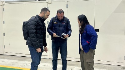 巴西橡膠減震客戶到訪 參觀滾膠機、滾涂機、縮徑機