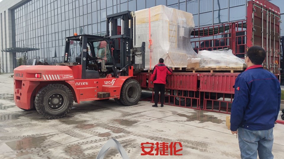 安捷倫又一臺自動噴膠機發(fā)貨啦！發(fā)往重慶汽車零部件制造企業(yè)