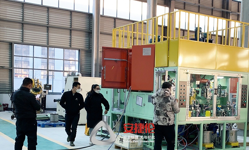 客戶驗收涂膠機