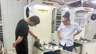 常州汽車減震件客戶 現場驗收襯套自動縮徑機