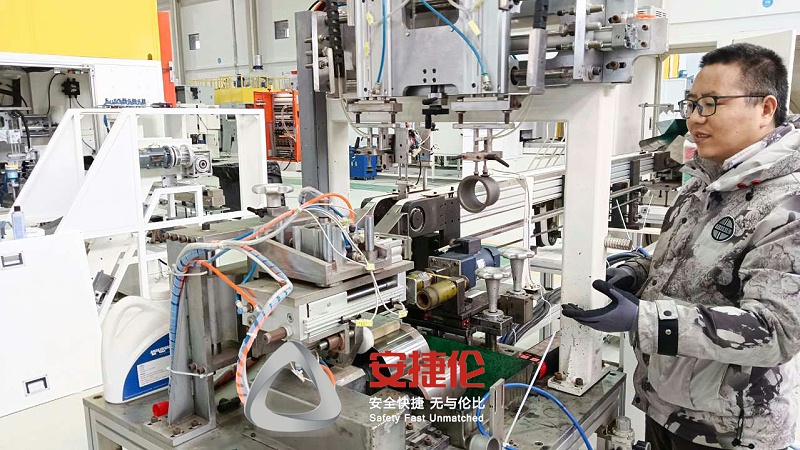 內(nèi)孔滾膠機