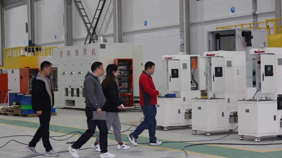 上海客戶到訪安捷倫江蘇南通工廠參觀自動(dòng)噴膠機(jī)