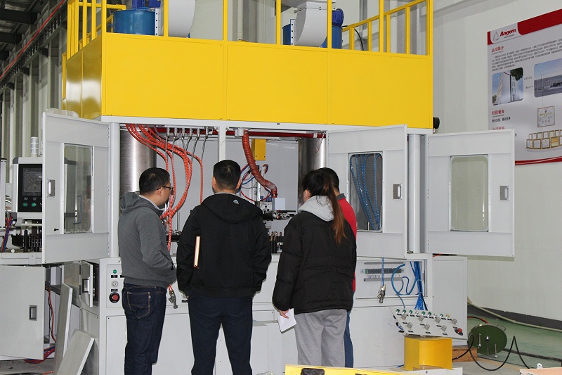 噴膠機(jī)