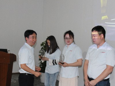 安捷倫--2021年員工大會-盧總給優秀員工領獎