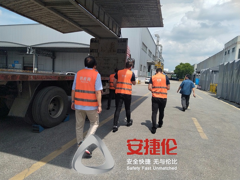 大連瑞進國際貿易客戶設備驗收2