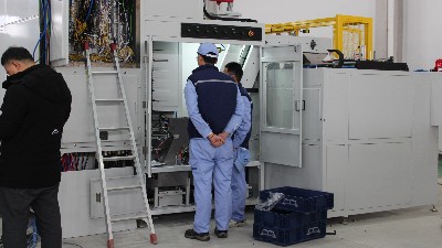 東海橡塑到訪安捷倫新工廠參觀及考察鏈?zhǔn)阶詣?dòng)滾膠機(jī)