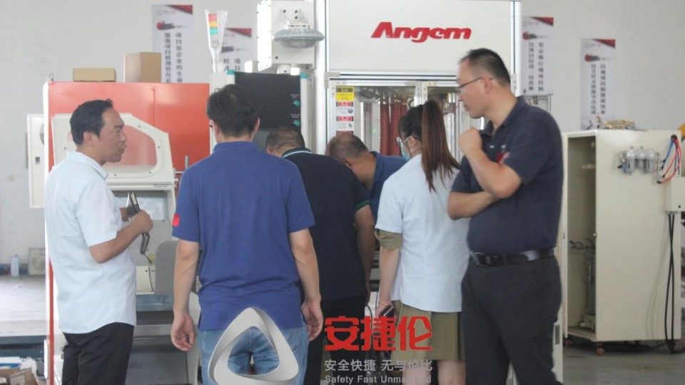 山東汽車配件客戶來(lái)訪，參觀蘇州安捷倫自動(dòng)噴涂設(shè)備