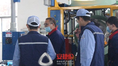 東海橡塑驗收自動滾噴機，門面擔當又為安捷倫完成一單！