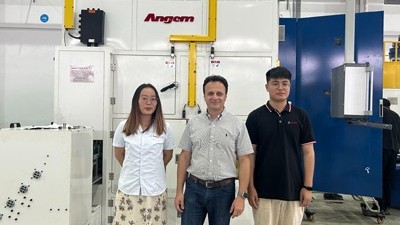 巴西橡膠減震客戶來訪考察噴膠機、浸膠機、涂膠機等設備
